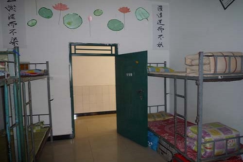 重庆万州技工学校的宿舍是几人间